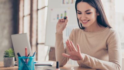 6 начина да изсушите лака за нокти по-бързо 