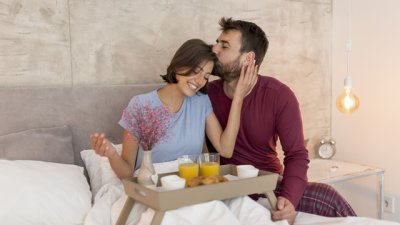 5 неща, които съпрузите правят, за да бъде жената до тях много щастлива 