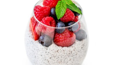 Ванилов пудинг с чиа и горски плодове 