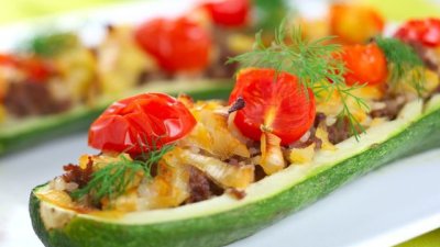 Пълнени тиквички със скариди и зеленчуци