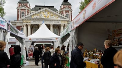 Зелени каузи пред Народния театър „Иван Вазов“