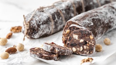 Сладък салам с течен шоколад 