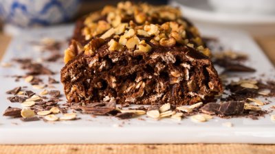 Сладкиш с овесени ядки, банани и шоколад