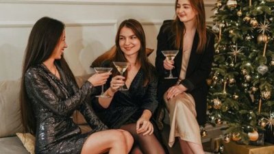 Бижутата, които ще ви откроят на коледното парти