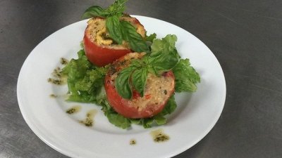 Пълнени домати със спанак и булгур