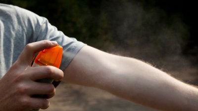 Направете си домашен спрей против комари