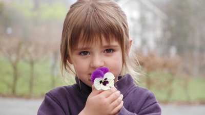 Започва кампанията „Децата са като цветята – нуждаят се от постоянна грижа“