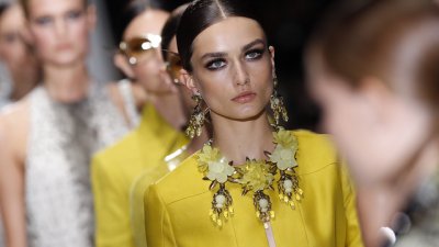 Обемни бижута и декорации допълват 3D ефекта в облеклото