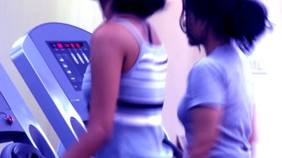 Ходене в комбинация с музика поддържа здраво тяло и дух