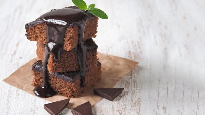 Брауни с тъмен шоколад и глазура