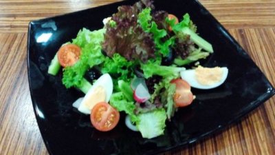 Миксирана пролетна салата