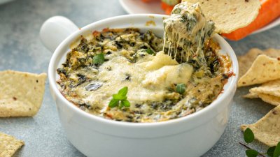 Кремообразен дип с моцарела и спанак