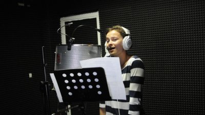 Актьори пеят срещу насилието над деца