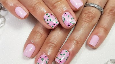 Флорални маникюри за пролетта за всяка зодия
