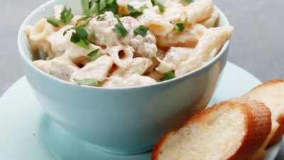 Паста с пилешко, сметана и пармезан