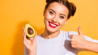 6 храни и напитки, с които да забавите стареенето на кожата