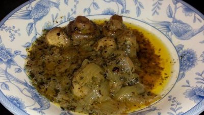 Гъби с масло, лук и много подправки