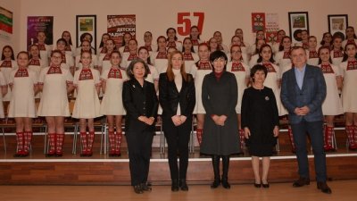 Съпругата на японския министър-председател се срещна с детския радиохор на БНР