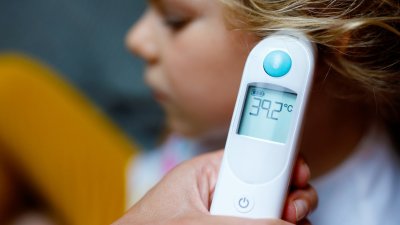 Все повече болни деца в училищата, грипната вълна идва