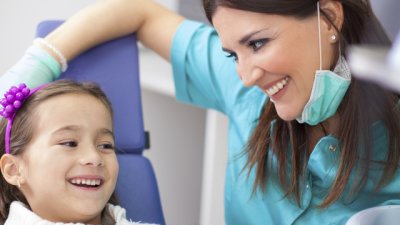 Детският зъболекар – важен е подходът към зъбите, но и към страховете на децата