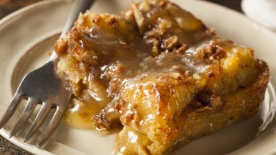 Сладкиш с хляб, мармалад и орехи