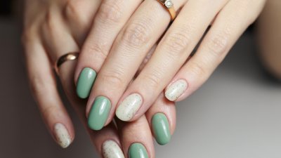 Стилен маникюр в зелени цветове (галерия) 