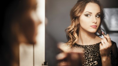 Как оптически да изтъним лицето с грим? 