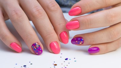 10 идеи за маникюр с едър брокат