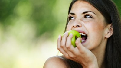 Кой е най-добрият начин да измиете плодовете от пестицидите? 