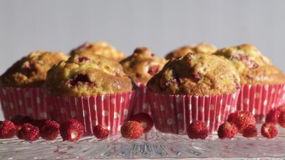 Мъфини с бадемово брашно и ягоди