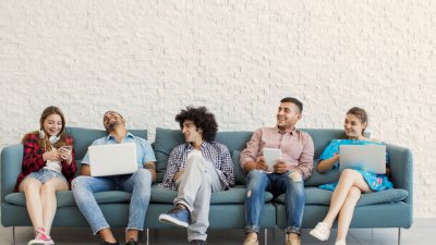 Какво разкрива позата на седене?