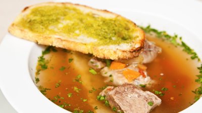 Супа с телешки джолан и зелев сок