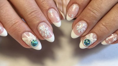Коледно настроение в маникюра