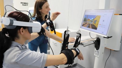 Роботизираната рехабилитация във ВМА помага на пациенти с тежки заболявания