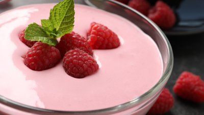 Малинов мус със сметана и ванилия