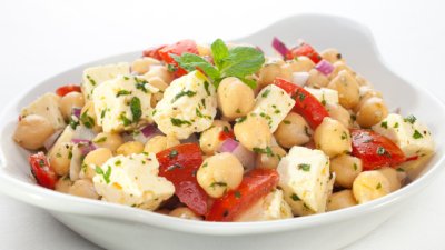 Салата с нахут и моцарела