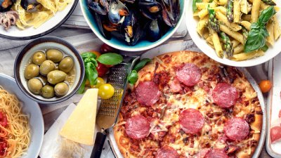 Печени спагети във форма на пица пеперони