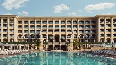 Лятна почивка, спа преживяване и среща с морето в Astor Garden Hotel