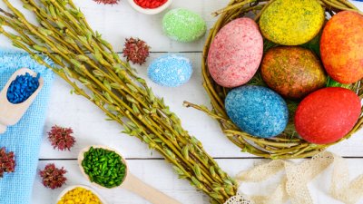 Мраморни великденски яйца с помощта на ориз