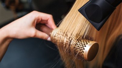 Как да съживите косата вкъщи без фризьор