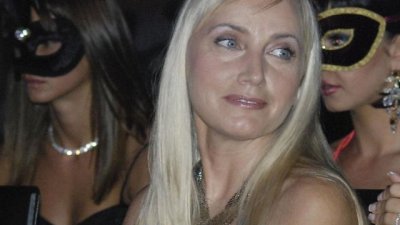 Елена Йончева роди момченце