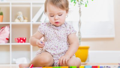 Игрите на бебето между 6 и 12 месеца