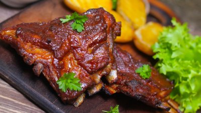 Свински ребърца с медена глазура и картофи 