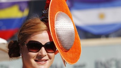 Подходящи дрехи и прически за полет със самолет