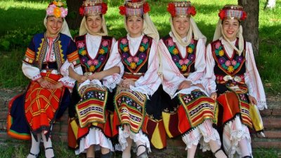 Конкурс за риза с българска бродерия 