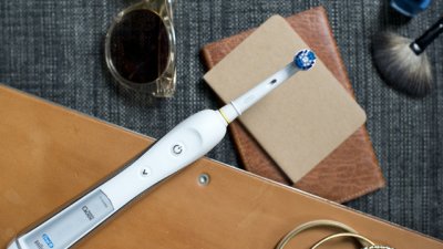 Електрическата четка мие зъбите с над 40 000 движения в минута