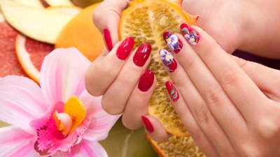 Летен маникюр с цветя (галерия)