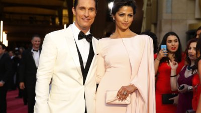 Най-красивите двойки, минали по килима на Оскарите