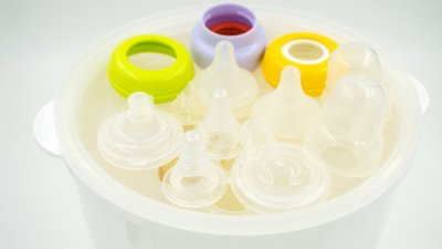 3 начина за стерилизиране на бебешко шише 