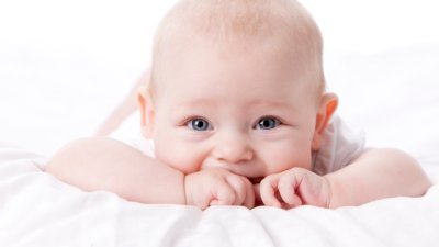 Това, от което бебето ви се нуждае е любов, спокоен сън и игри